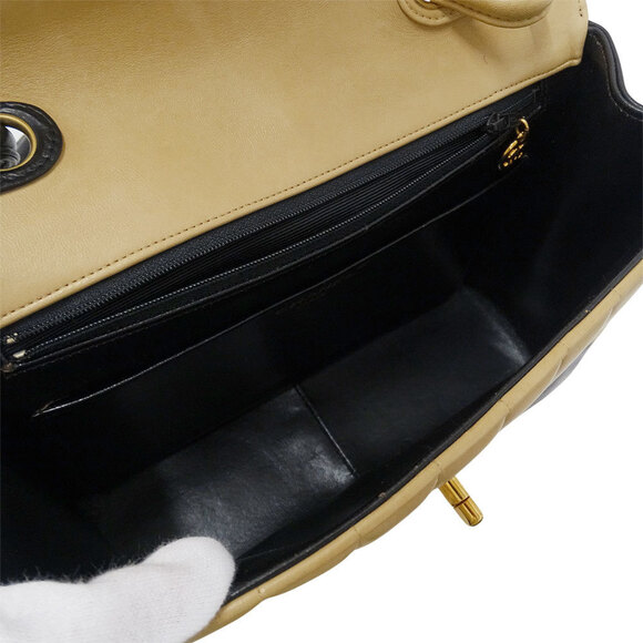 CHANEL Black Lambskin Leather Shoulder Bag - Picture 7 of 16